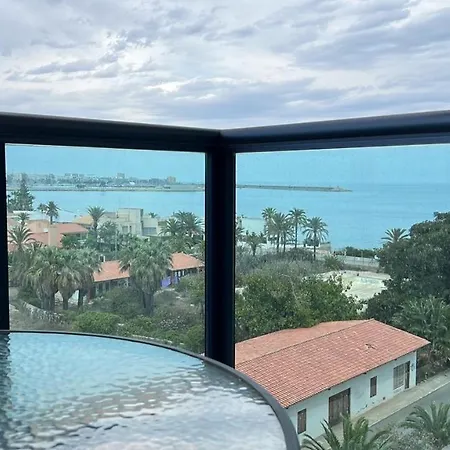 Beautiful Sea View Close To With Pool *